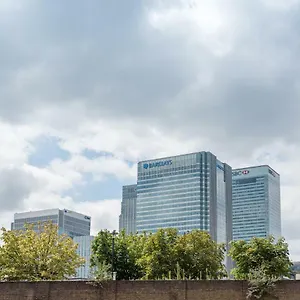 Centra Wharf , Londra Regno Unito